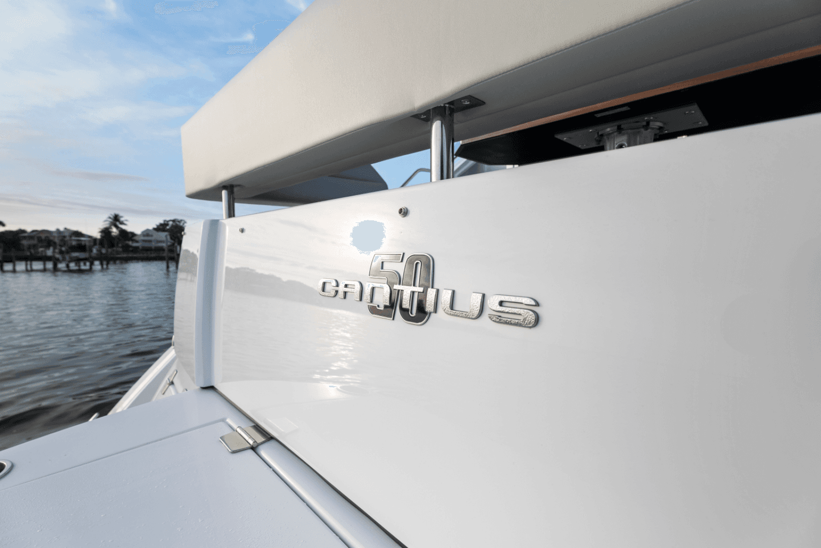 2025 Cruisers Yachts 50 Cantius