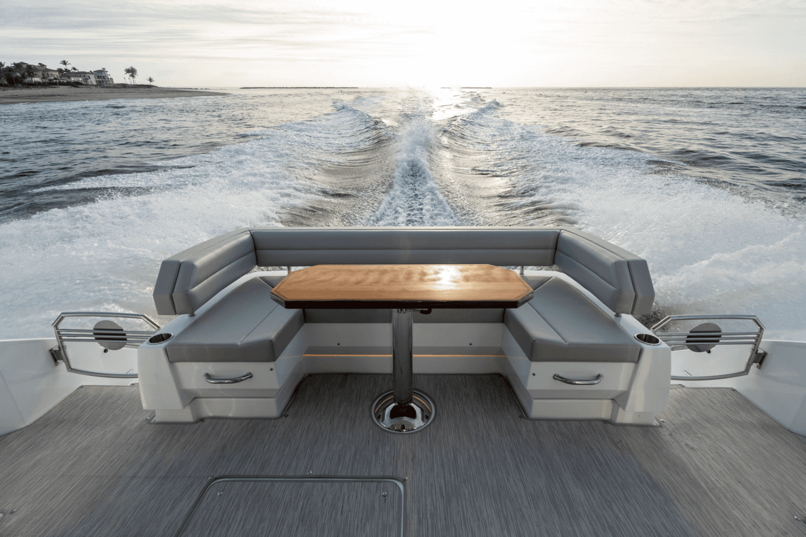 2025 Cruisers Yachts 50 Cantius