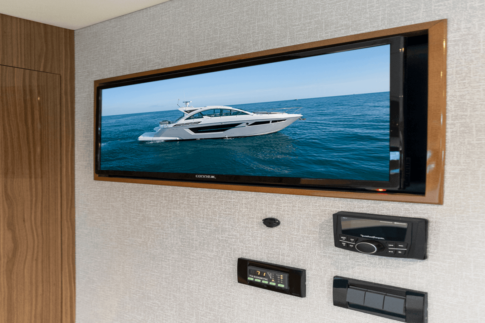 2025 Cruisers Yachts 50 Cantius