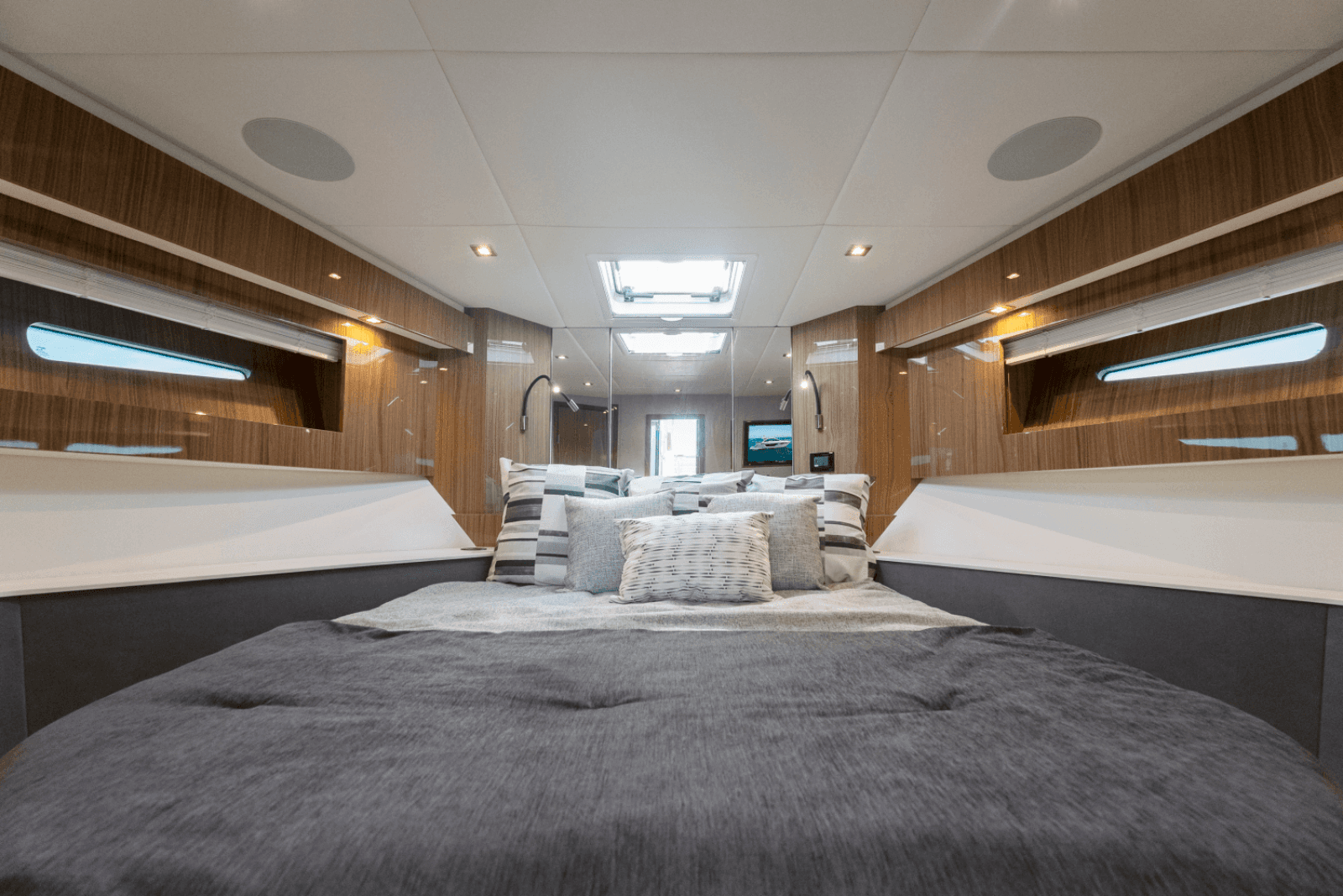 2025 Cruisers Yachts 50 Cantius