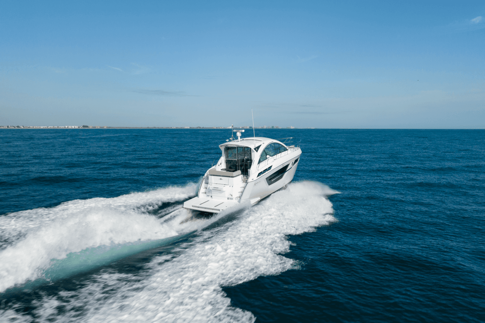2025 Cruisers Yachts 50 Cantius