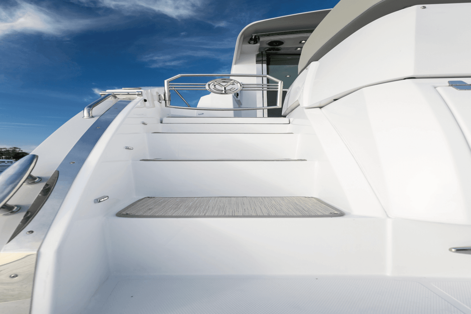 2025 Cruisers Yachts 50 Cantius