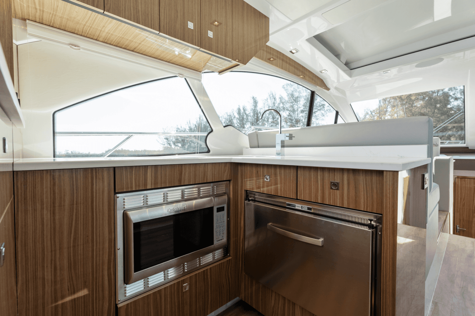 2025 Cruisers Yachts 50 Cantius