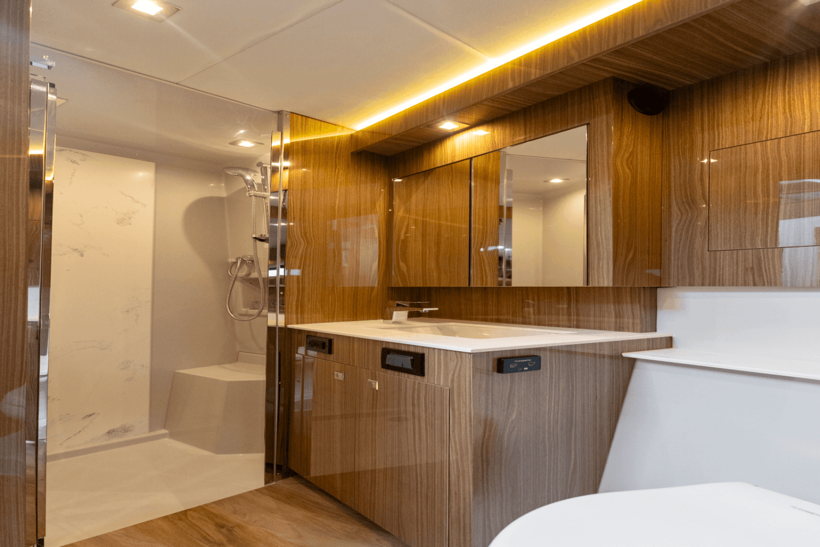 2025 Cruisers Yachts 50 Cantius