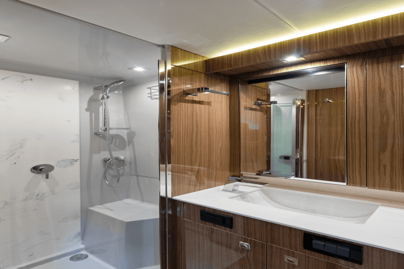 2025 Cruisers Yachts 50 Cantius