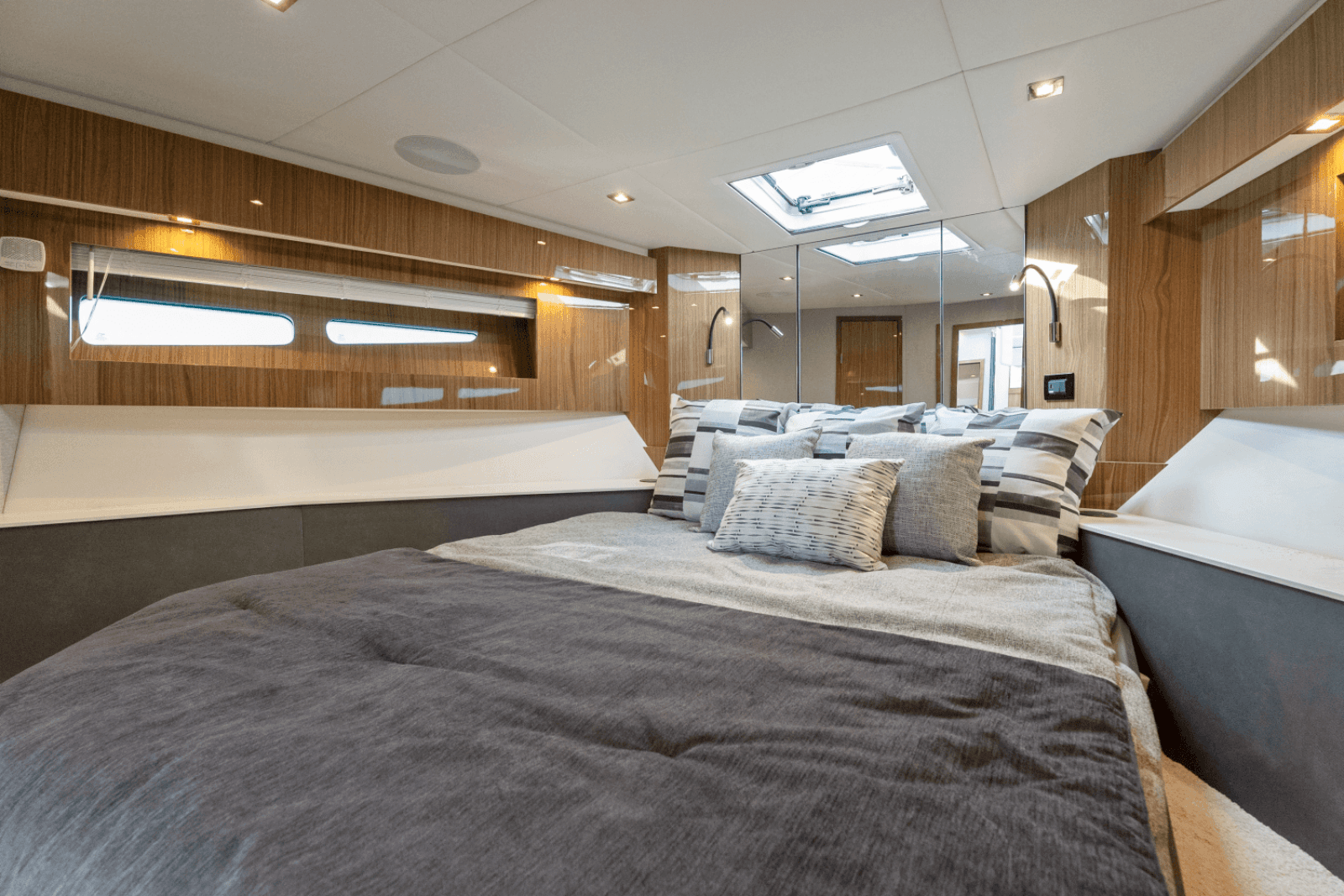 2025 Cruisers Yachts 50 Cantius