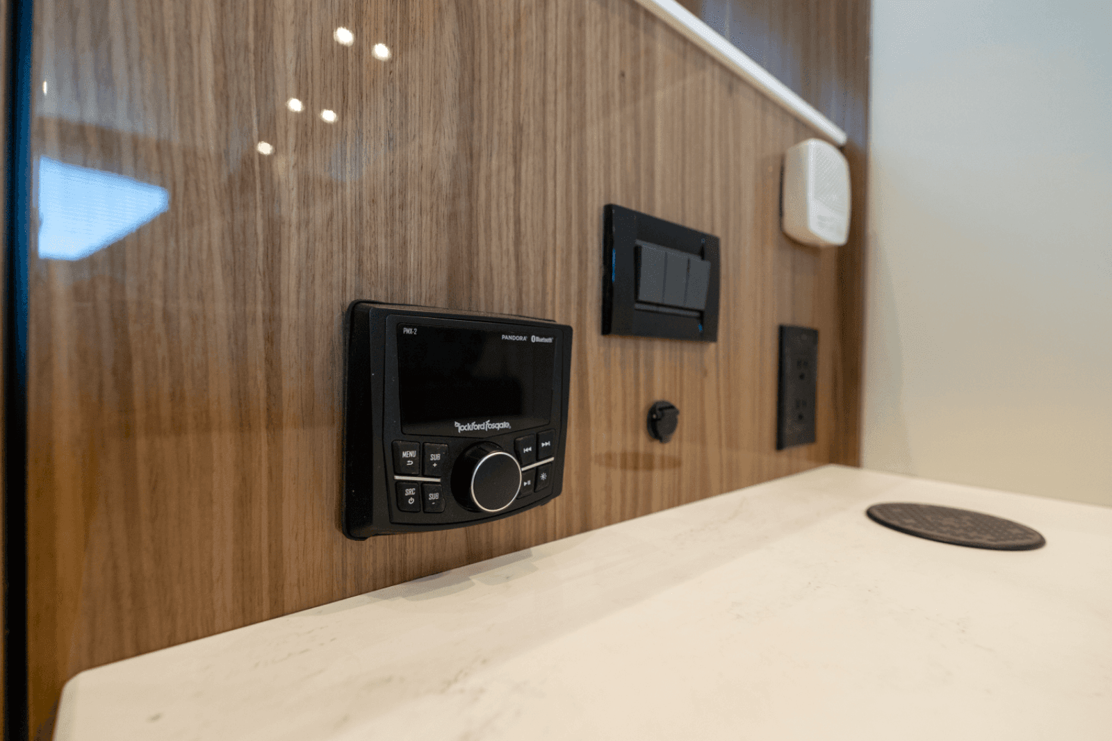 2025 Cruisers Yachts 50 Cantius