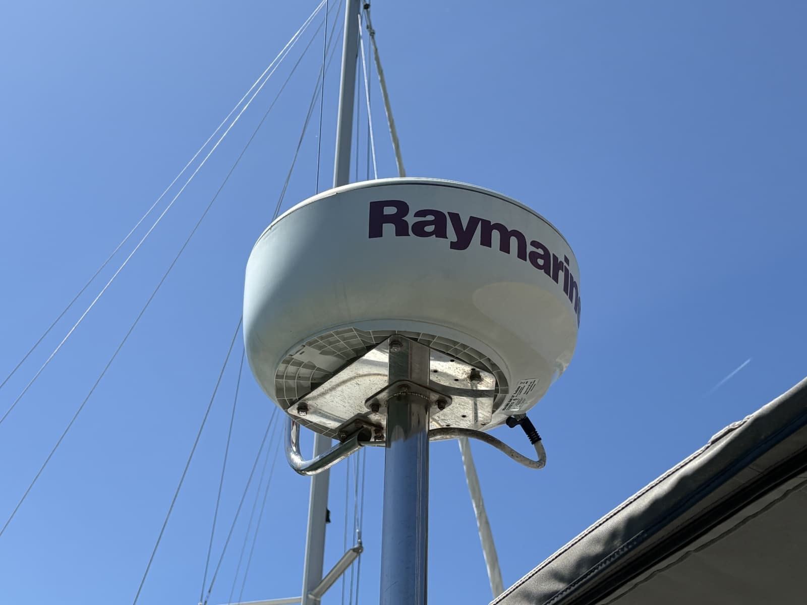 Radar mast