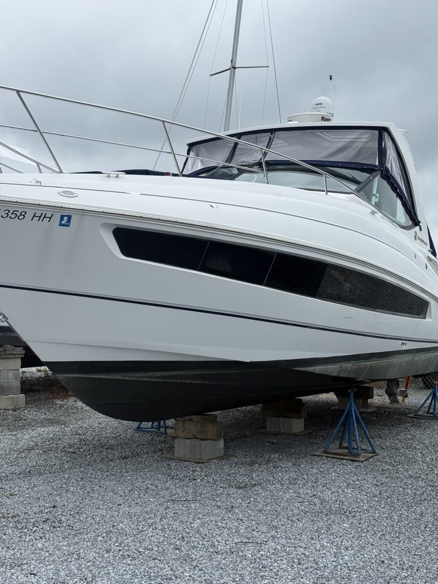 2016 Cruisers Yachts 350 Express