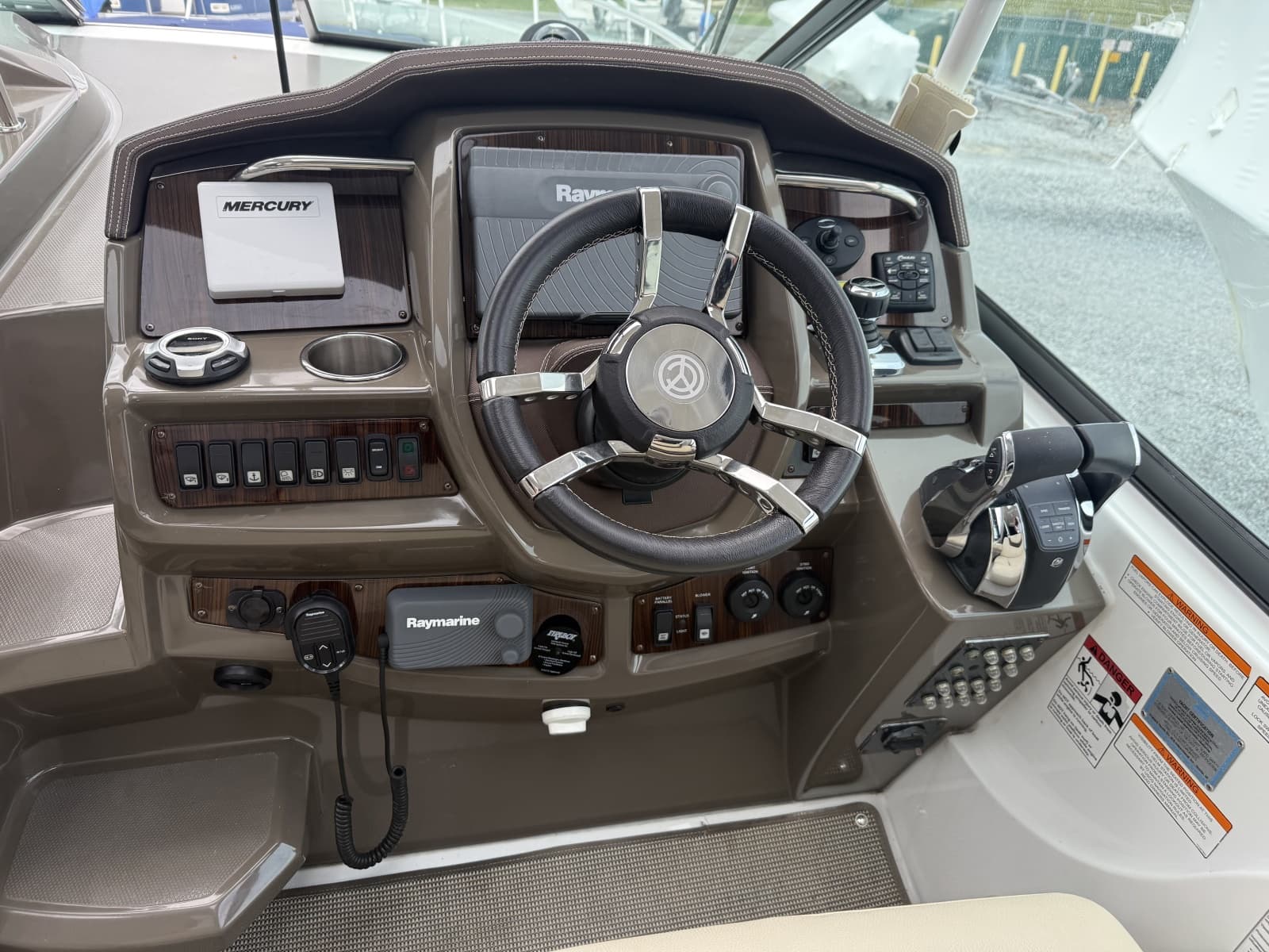 2016 Cruisers Yachts 350 Express