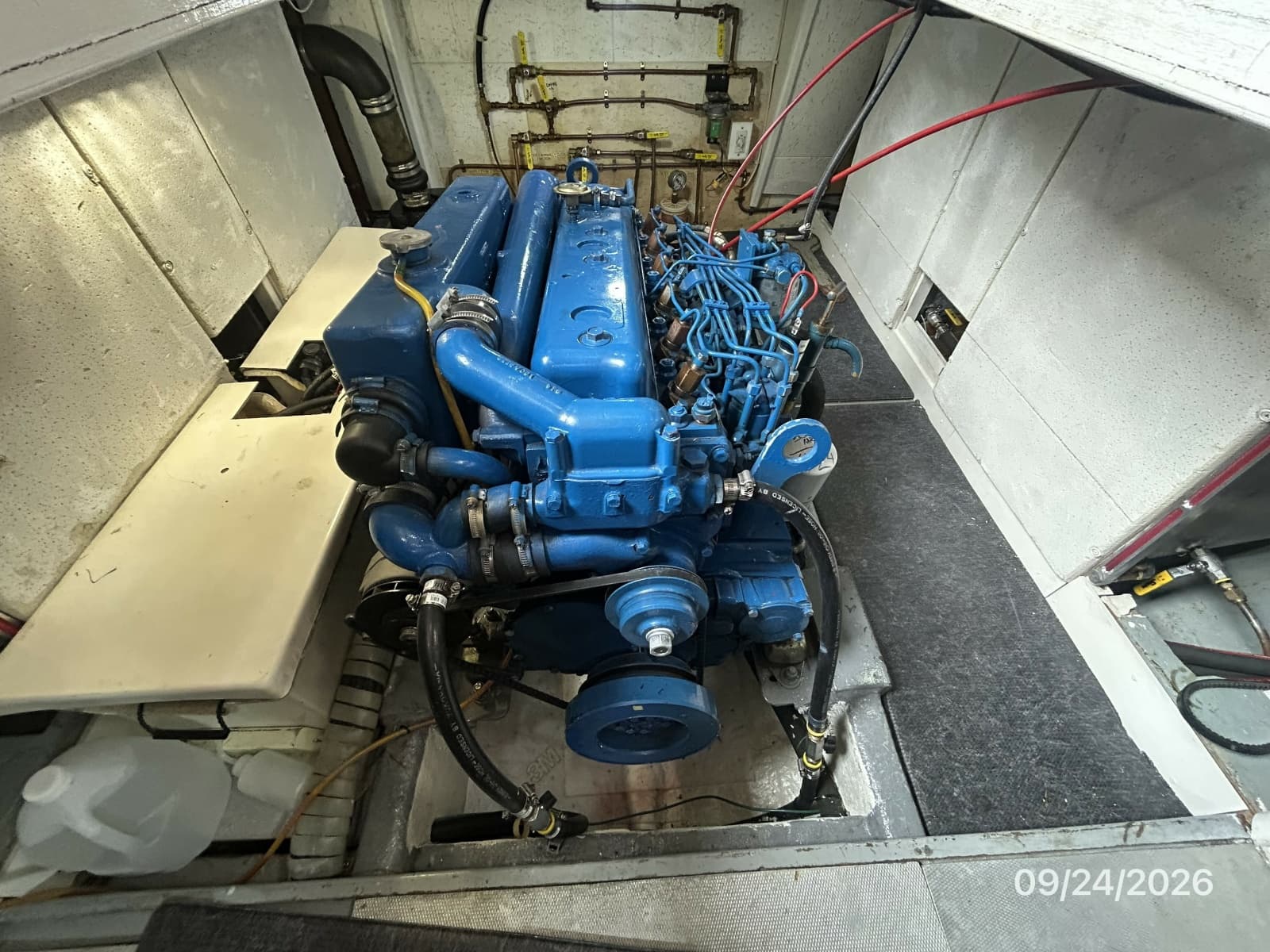 36' Monk engine room aft