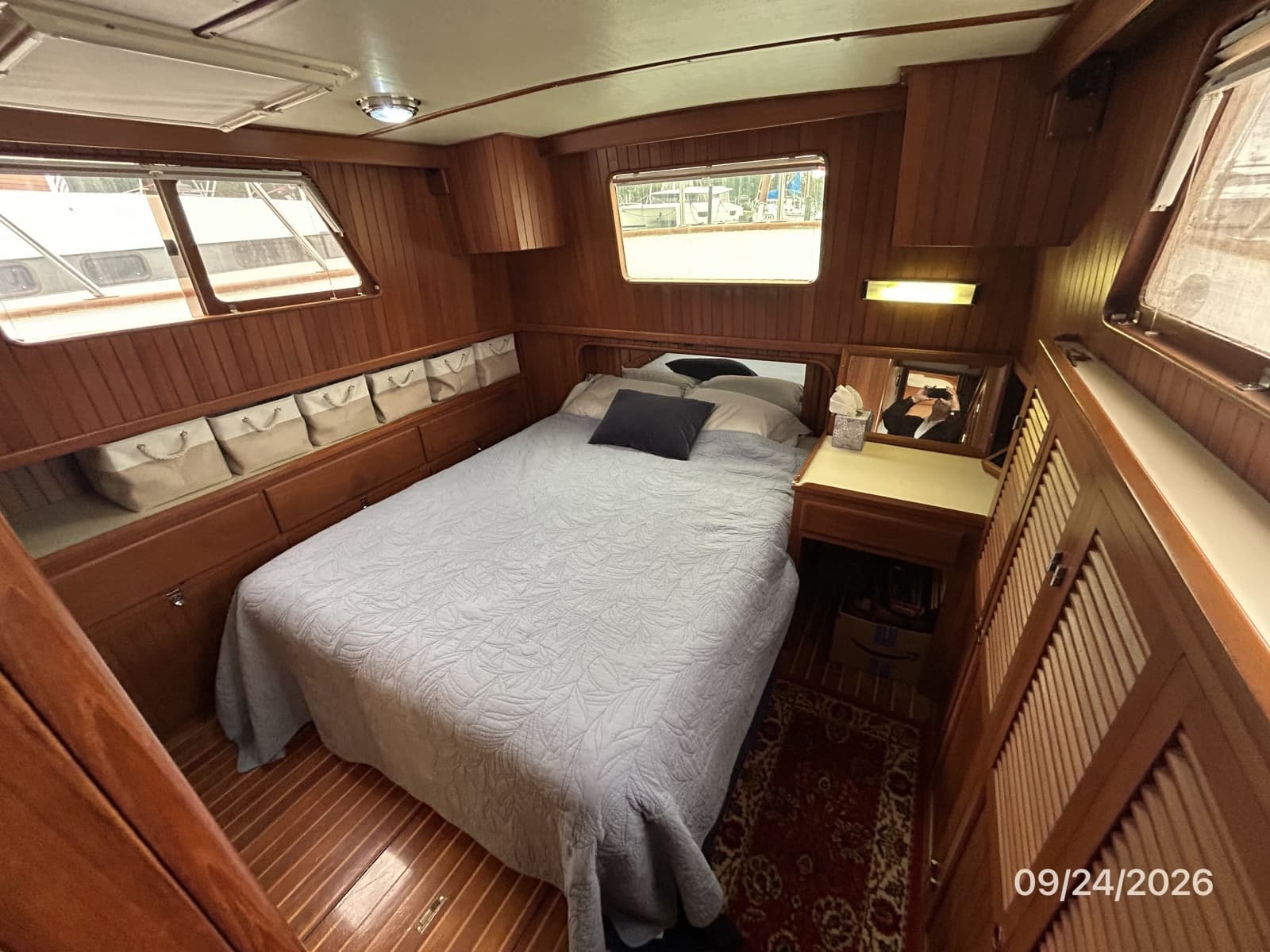 36' Monk master stateroom