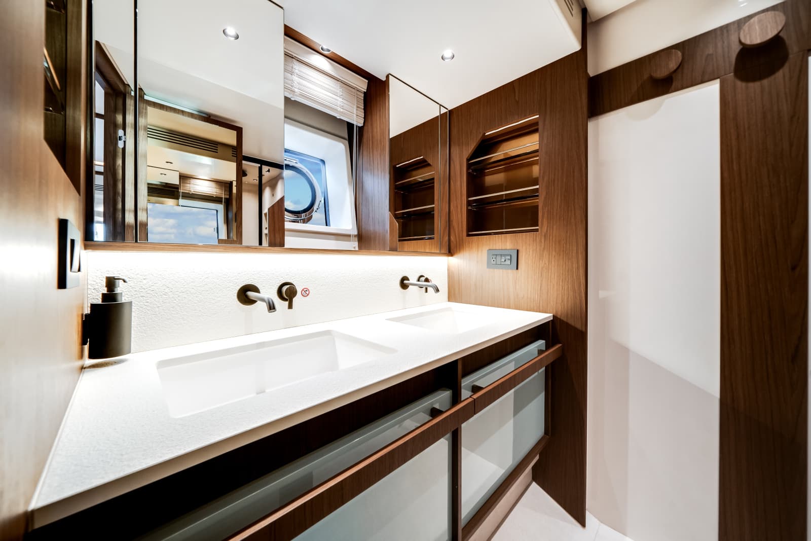 2025 Azimut Fly 72