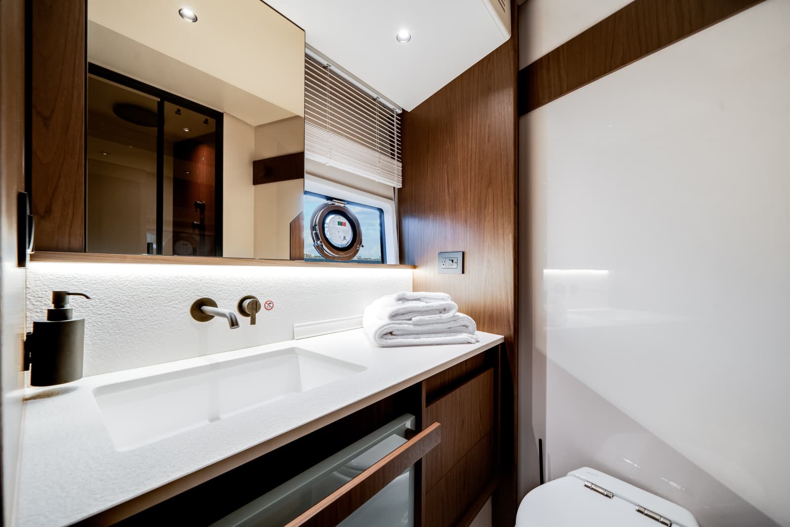 2025 Azimut Fly 72