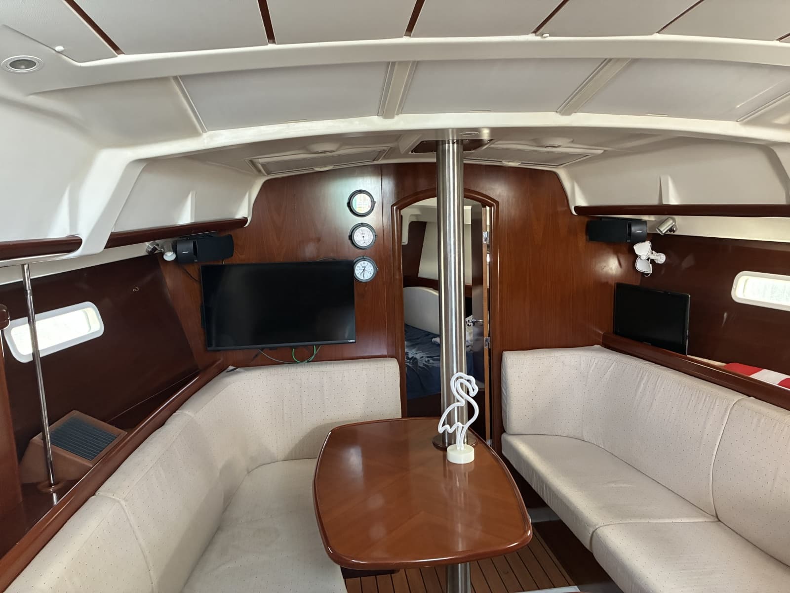 Beneteau Oceanis 373