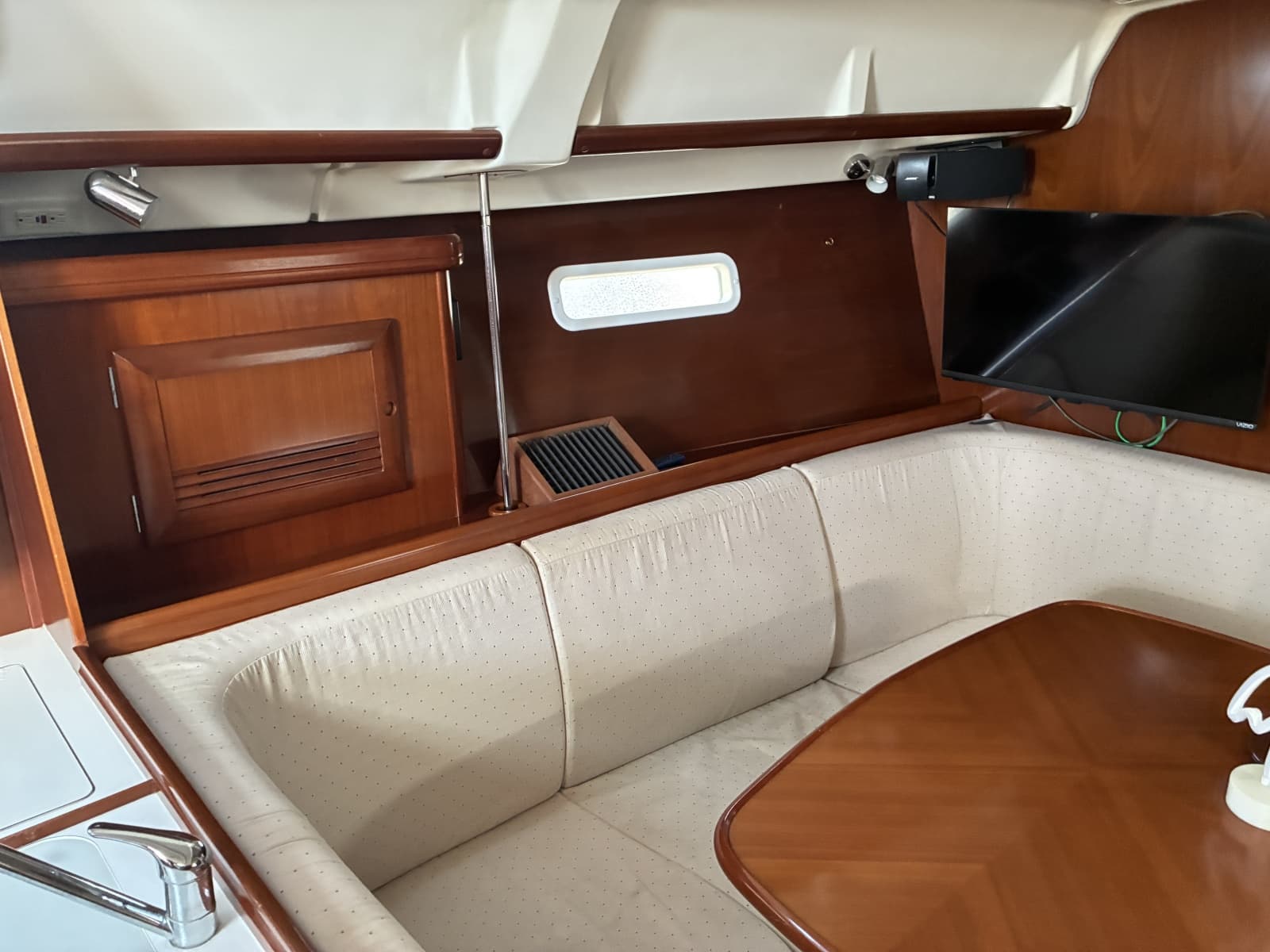 Beneteau Oceanis 373