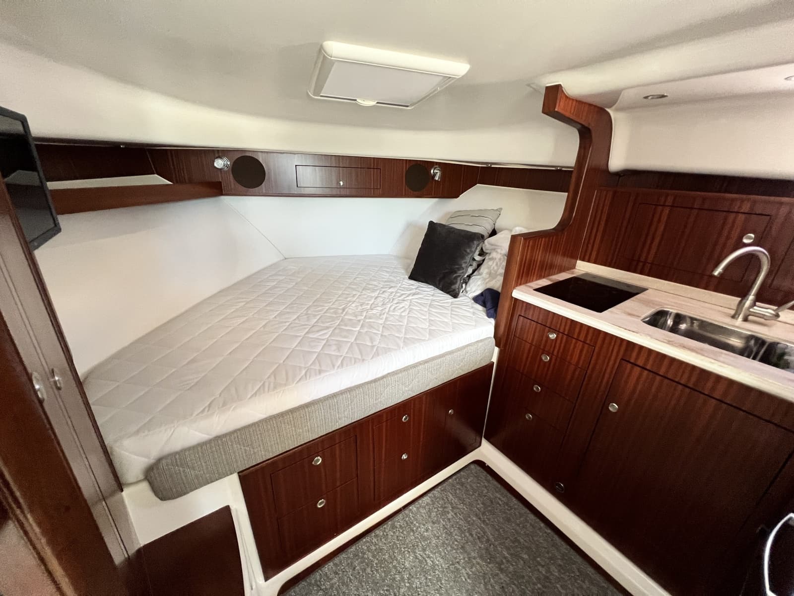2020 Pursuit 385 Offshore