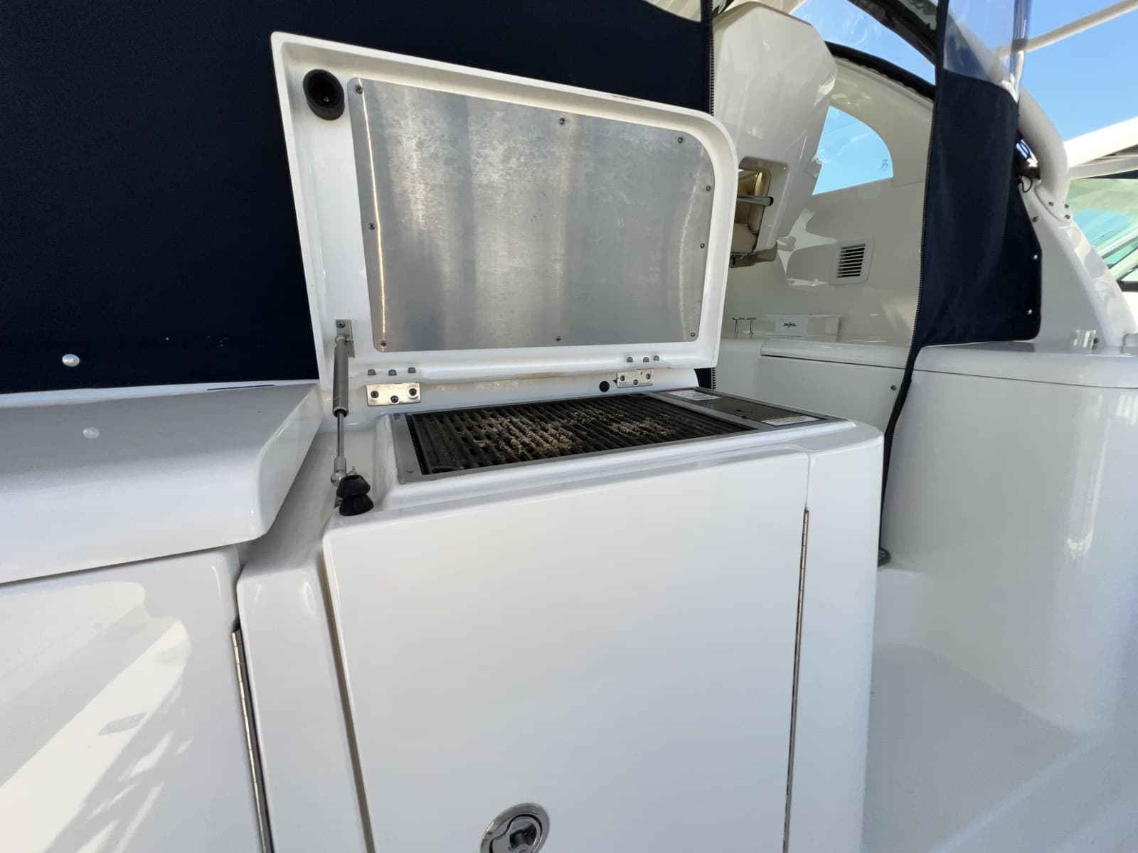 2020 Pursuit 385 Offshore