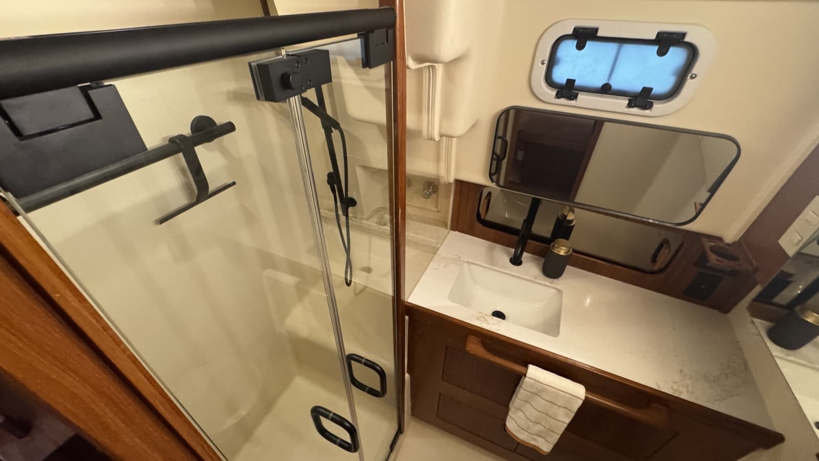 Aft Master Ensuite