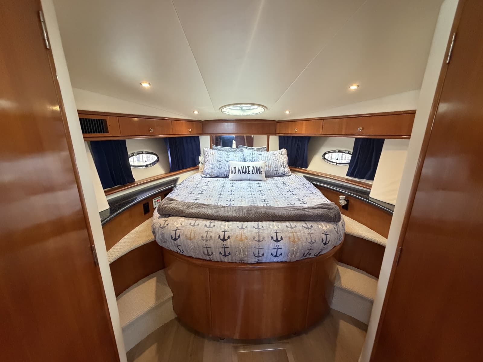 2000 Carver 396 Motor Yacht