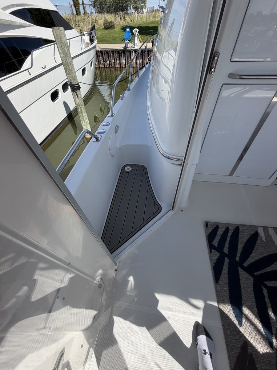 2000 Carver 396 Motor Yacht