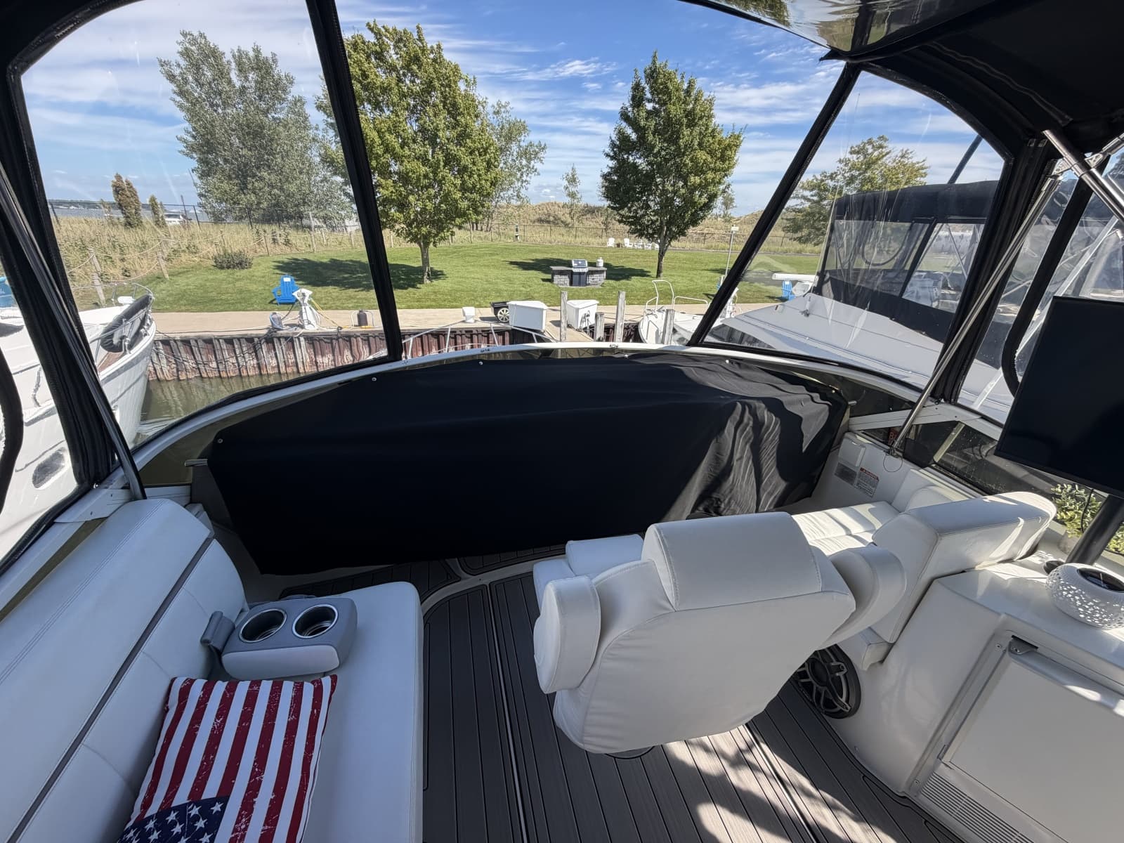2000 Carver 396 Motor Yacht