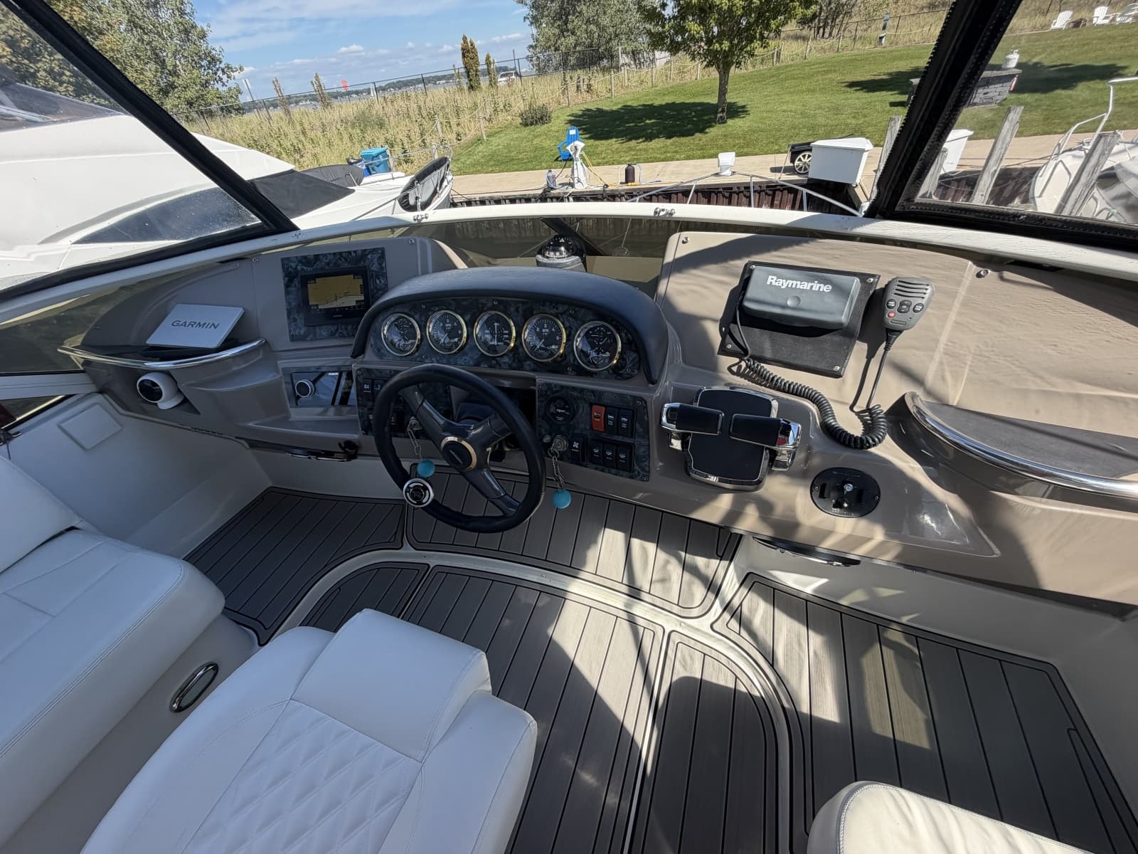 2000 Carver 396 Motor Yacht