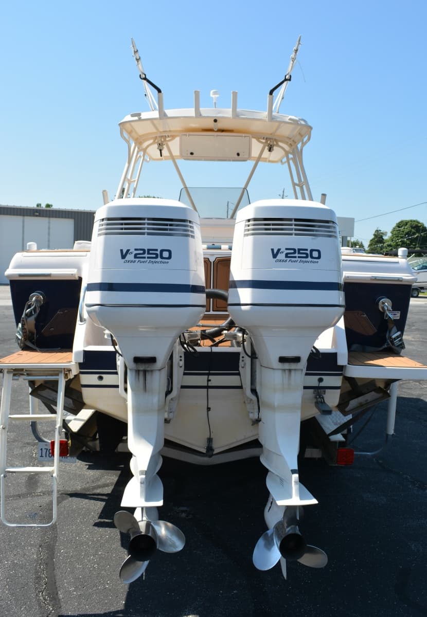2001 Intrepid 322 Cuddy