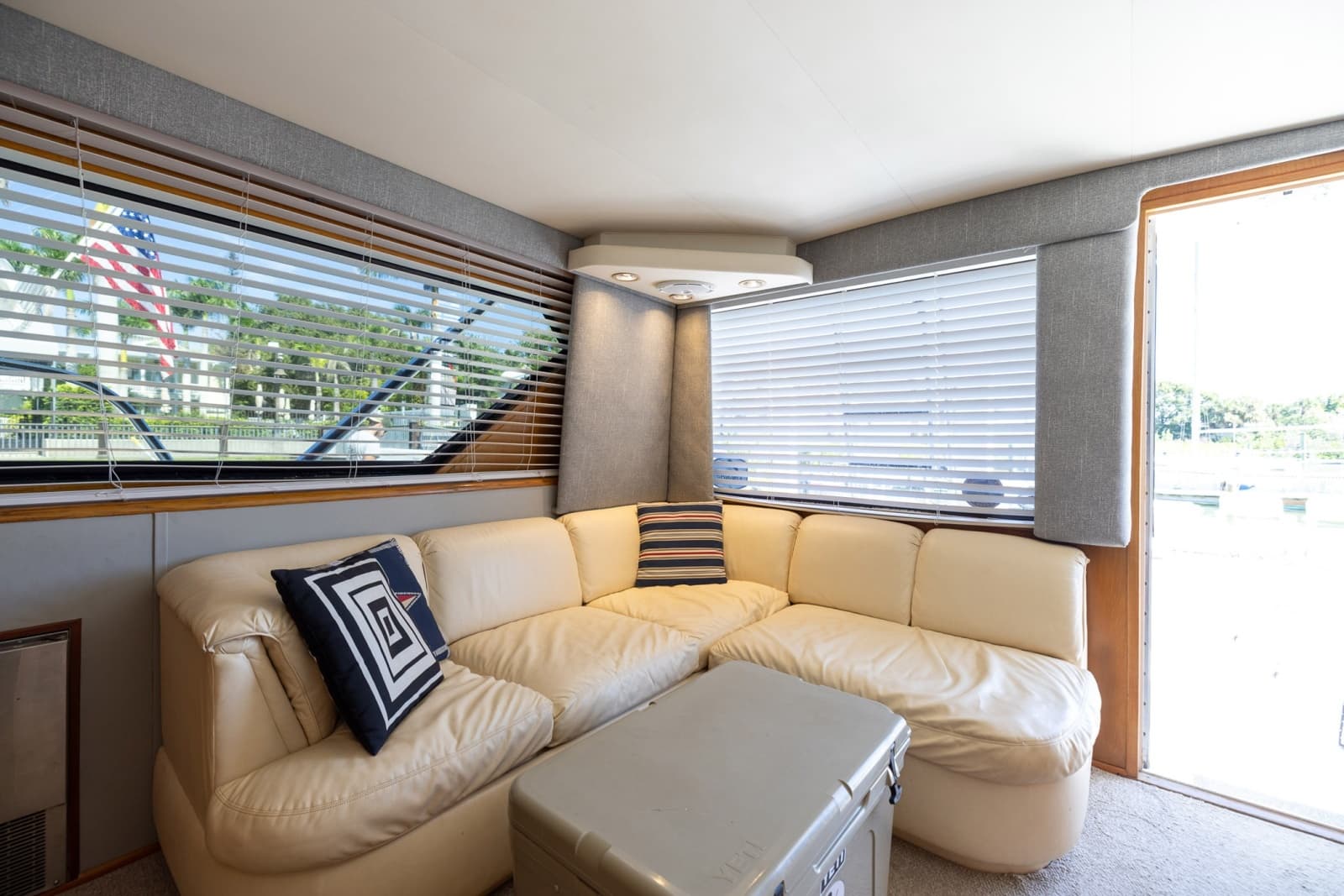 1995 Hatteras 43 Convertible