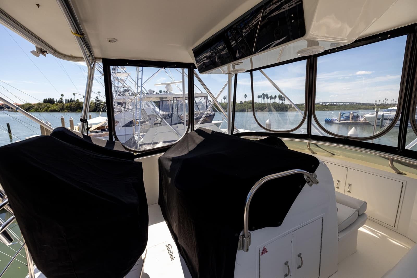 1995 Hatteras 43 Convertible