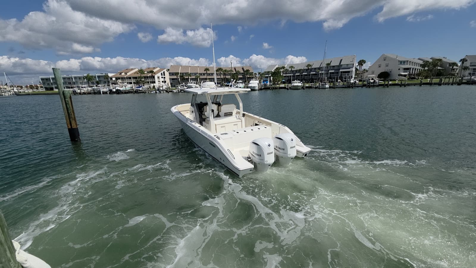 2019 Pursuit 328 Sport