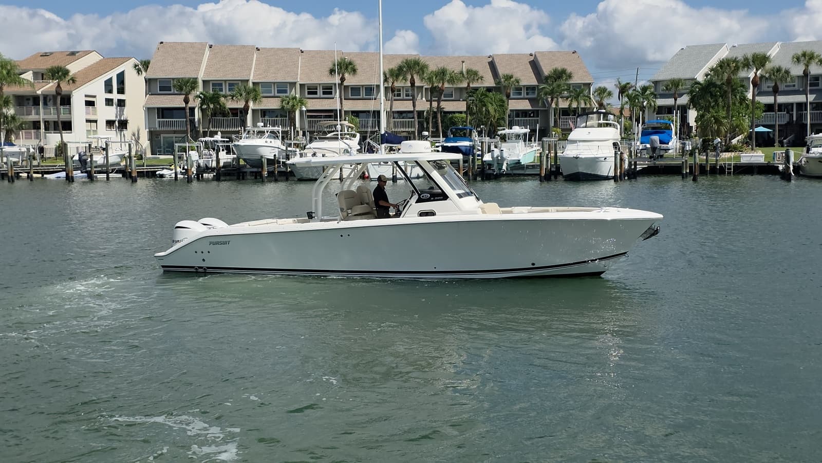 2019 Pursuit 328 Sport