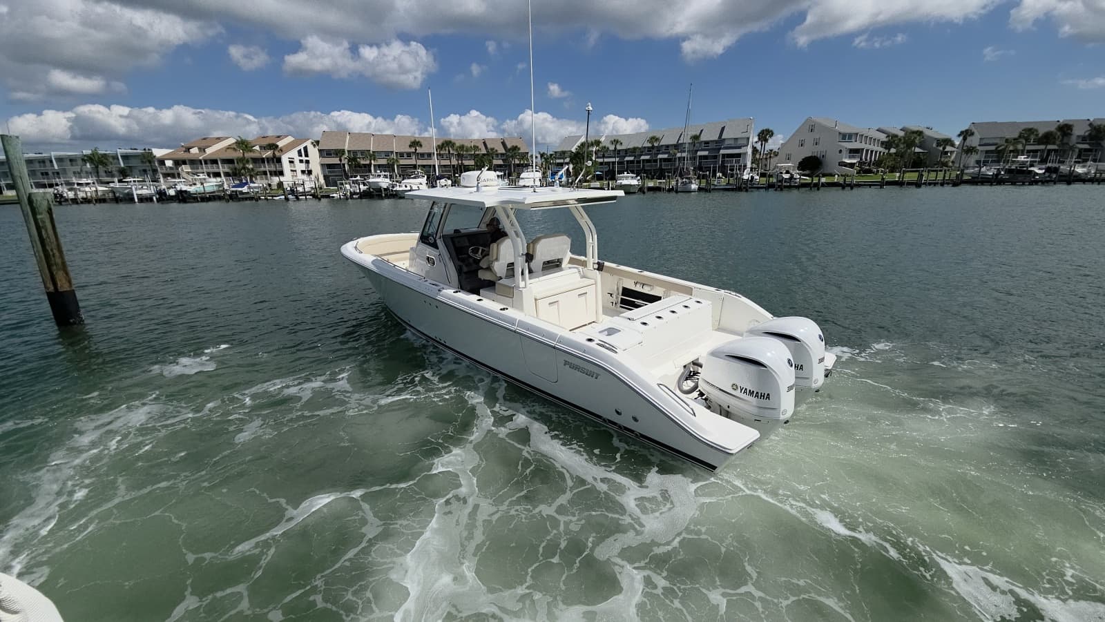 2019 Pursuit 328 Sport