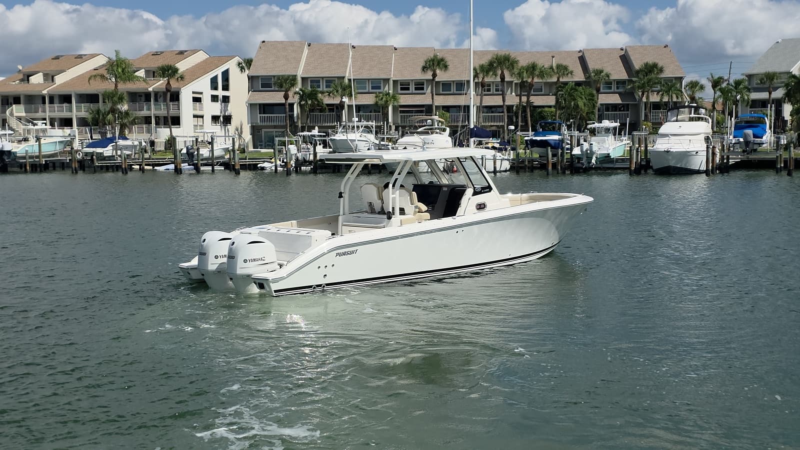 2019 Pursuit 328 Sport