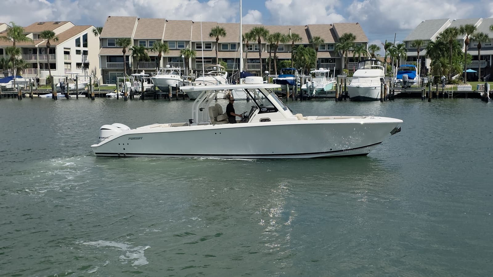 2019 Pursuit 328 Sport