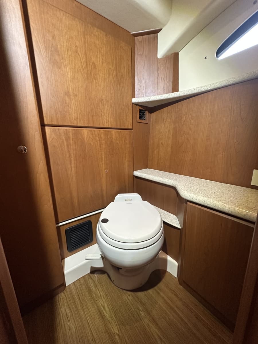 2005 Silverton 43 Motor Yacht