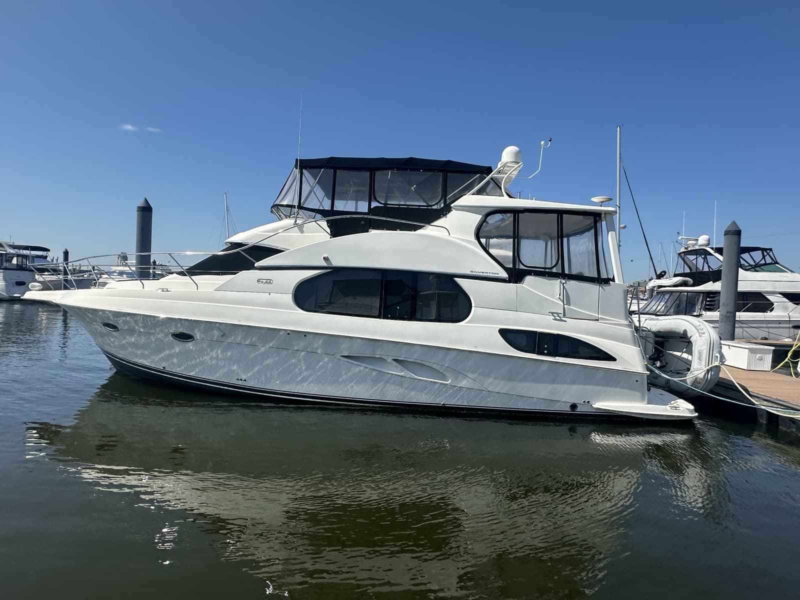 2005 Silverton 43 Motor Yacht