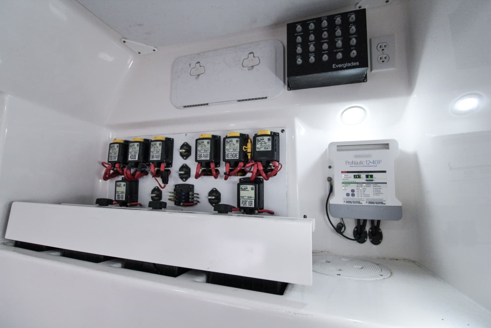 2014 Everglades 350LX