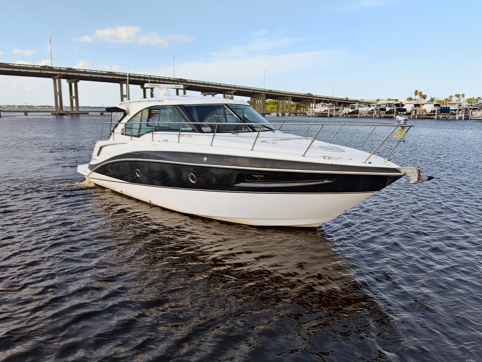 2016 Cruisers Yachts 