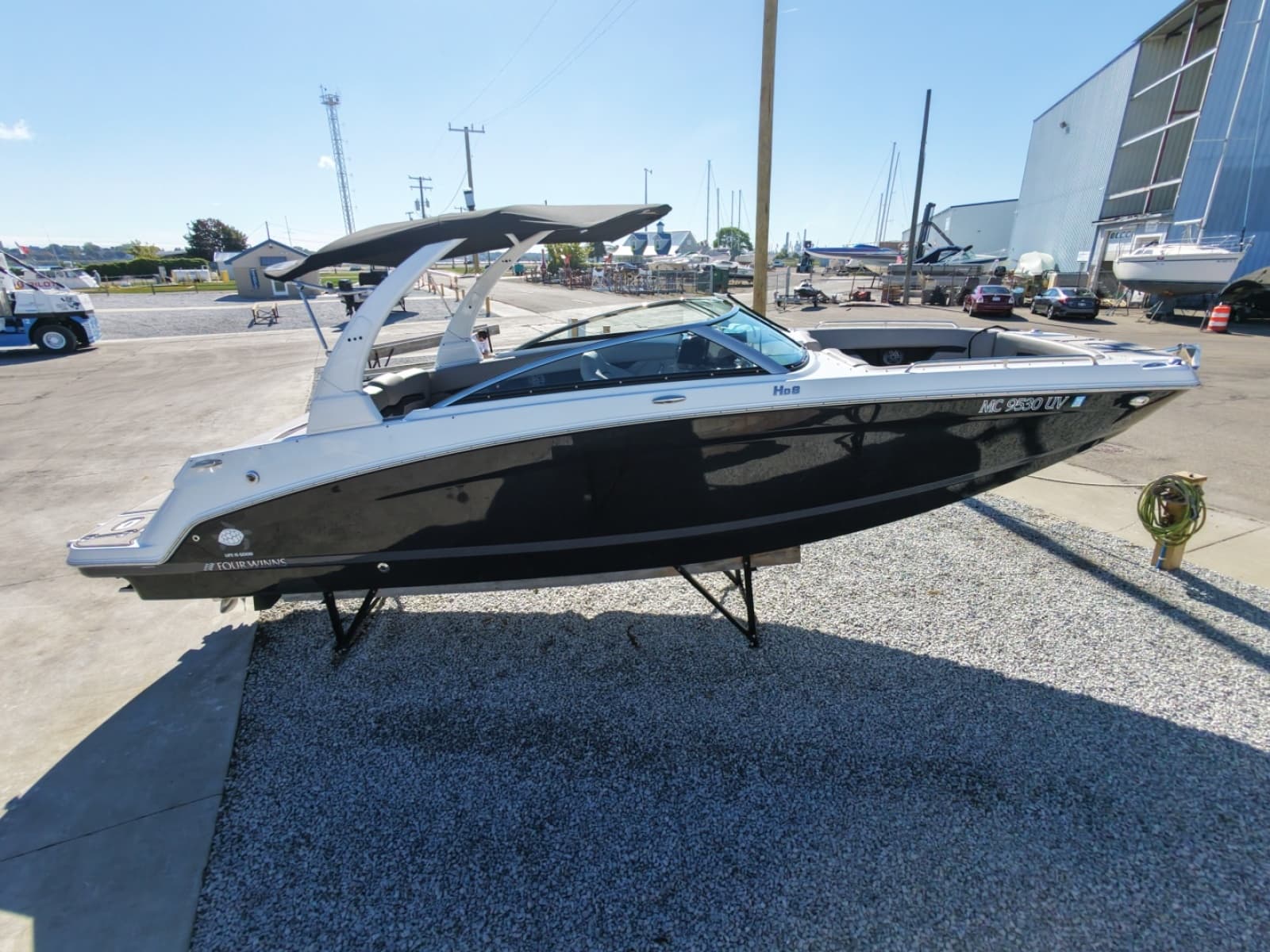 2022 Four Winns HD8