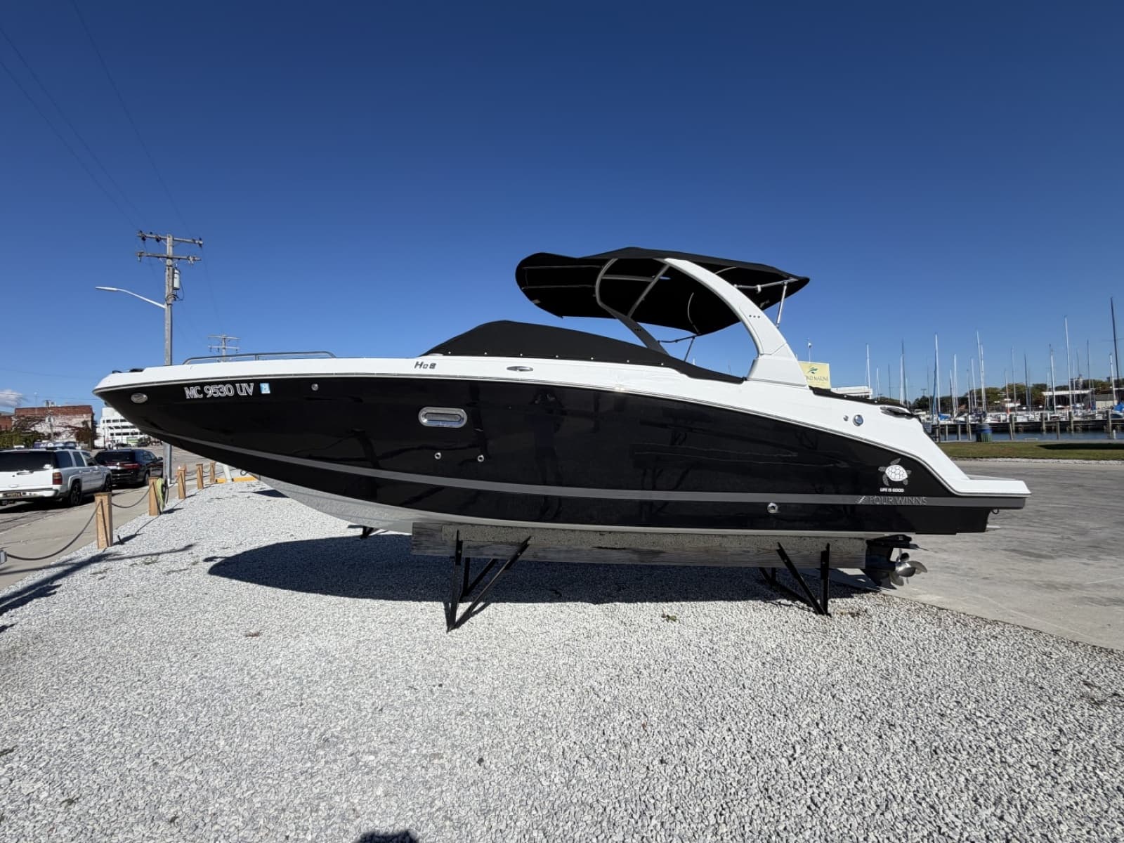 2022 Four Winns HD8