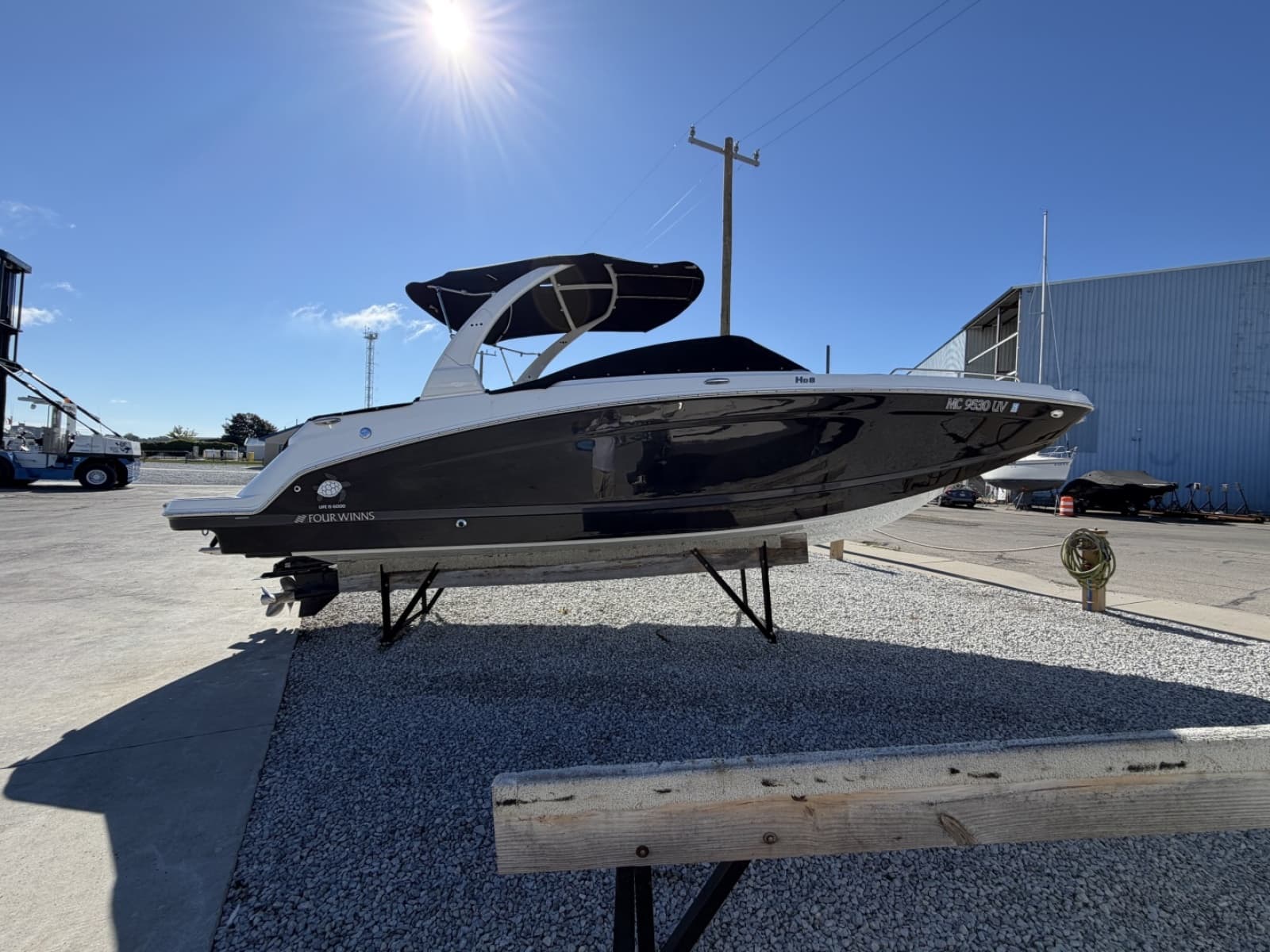 2022 Four Winns HD8
