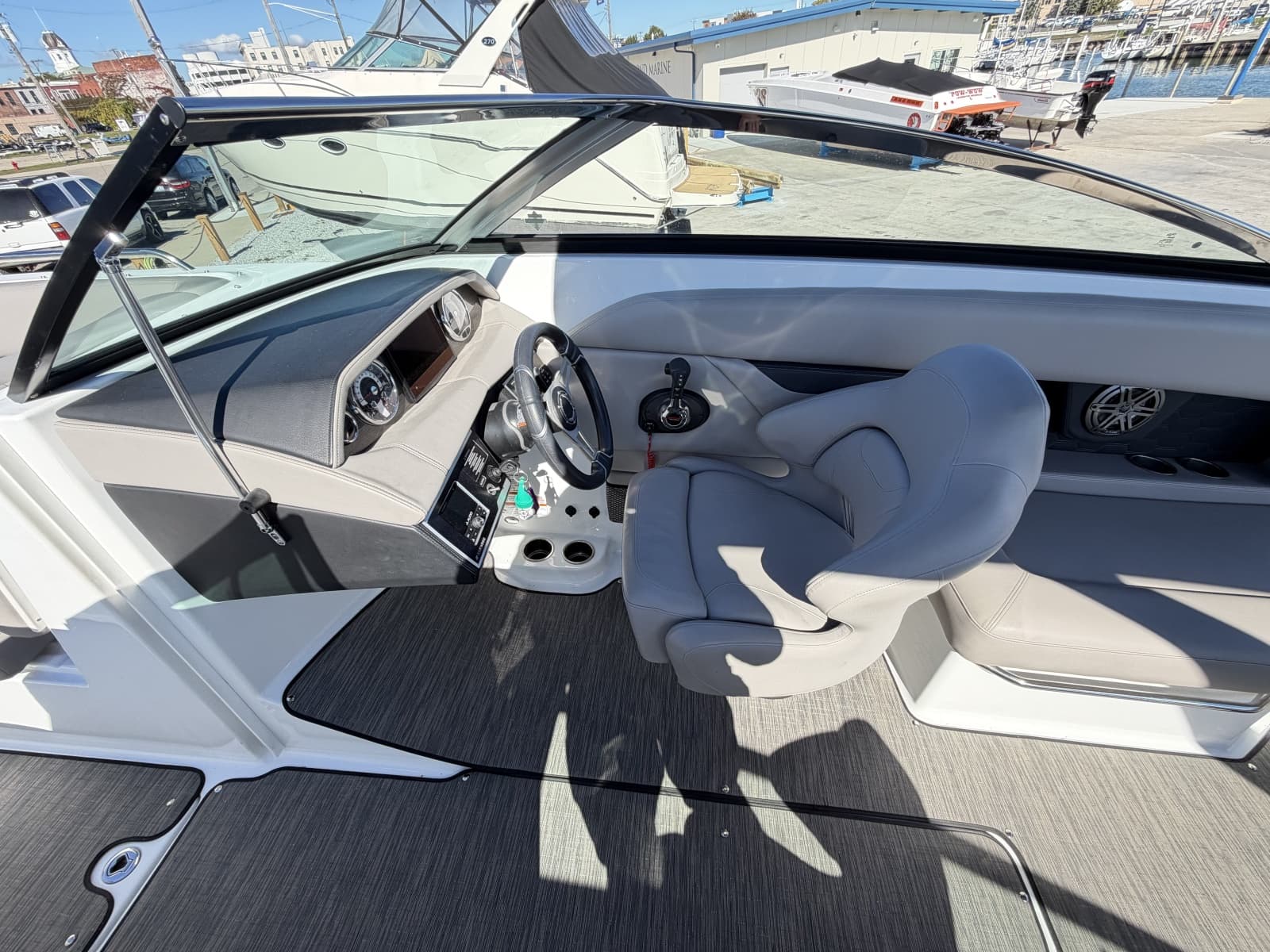 2022 Four Winns HD8