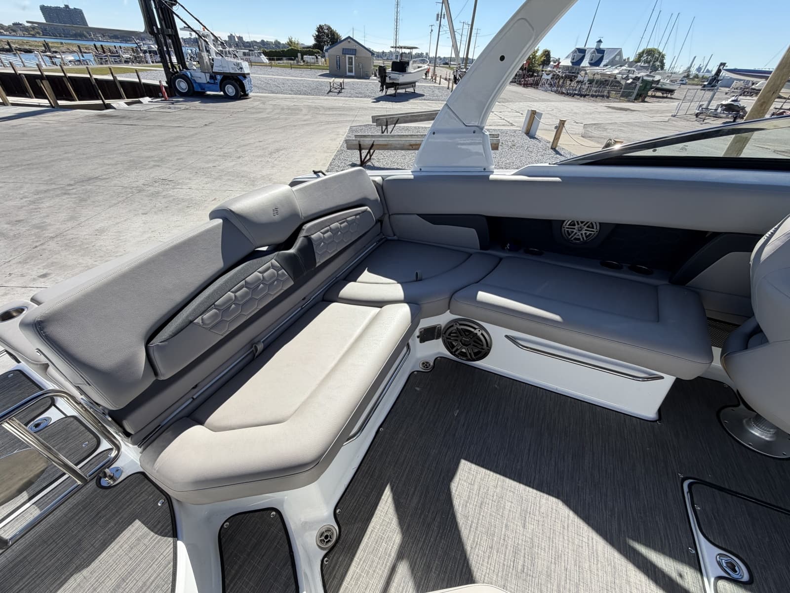2022 Four Winns HD8
