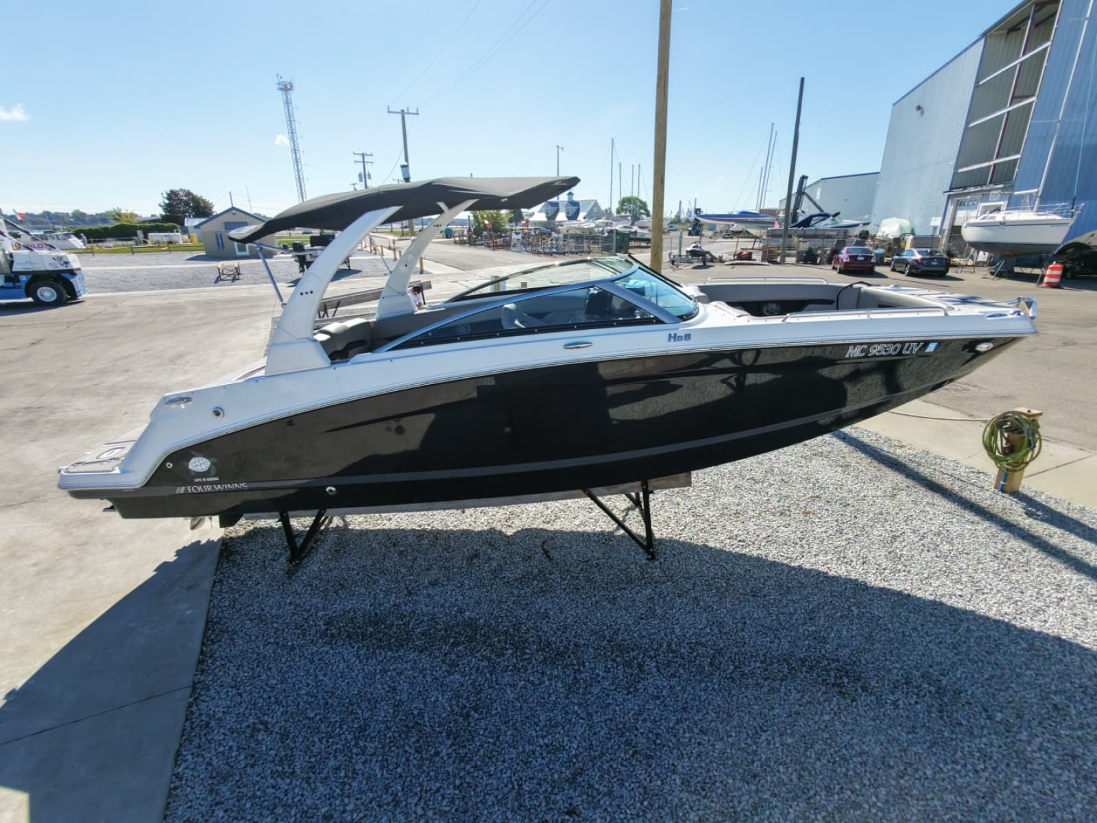 2022 Four Winns HD8
