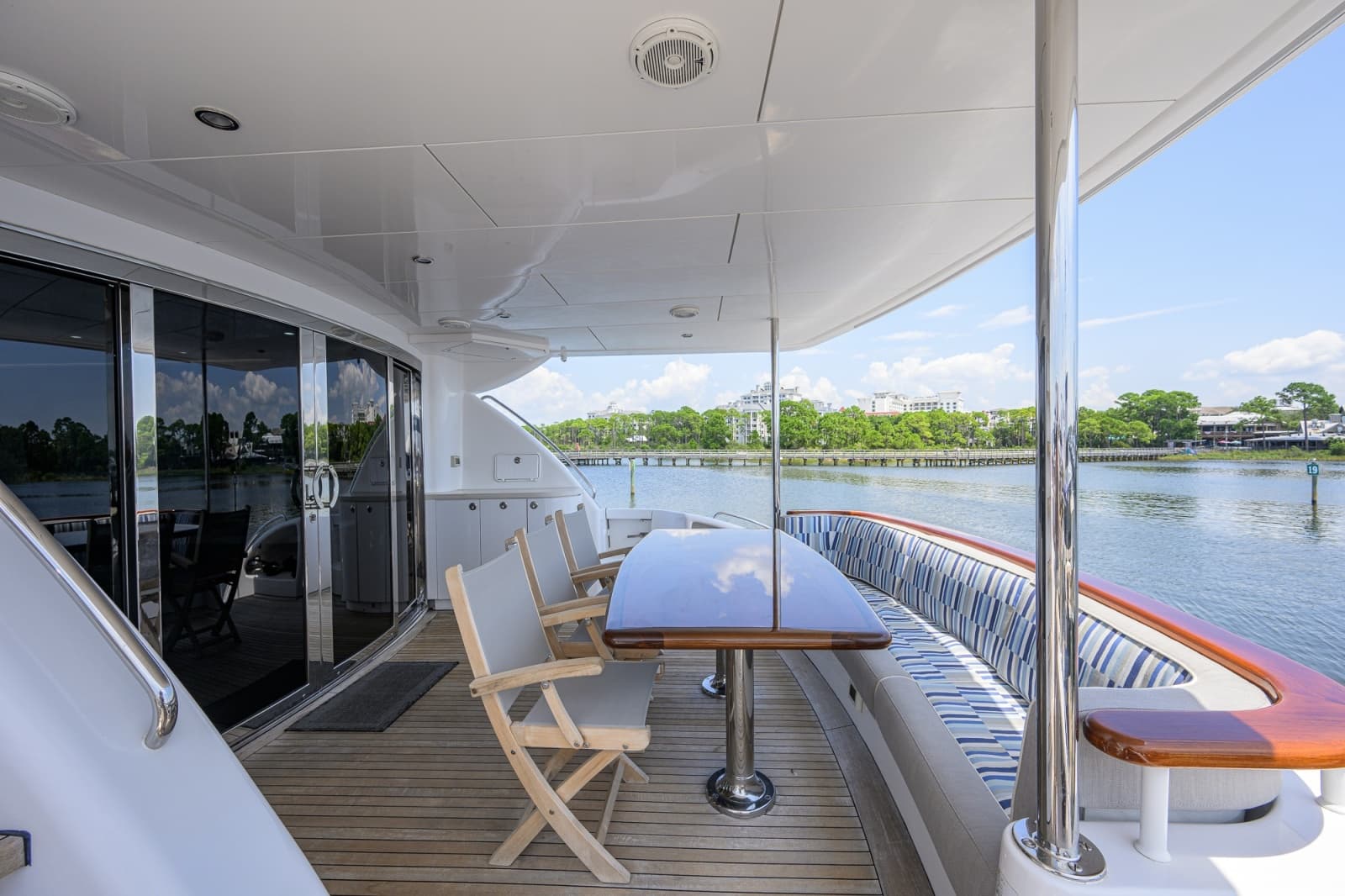 2013 Hatteras 80 Motor Yacht