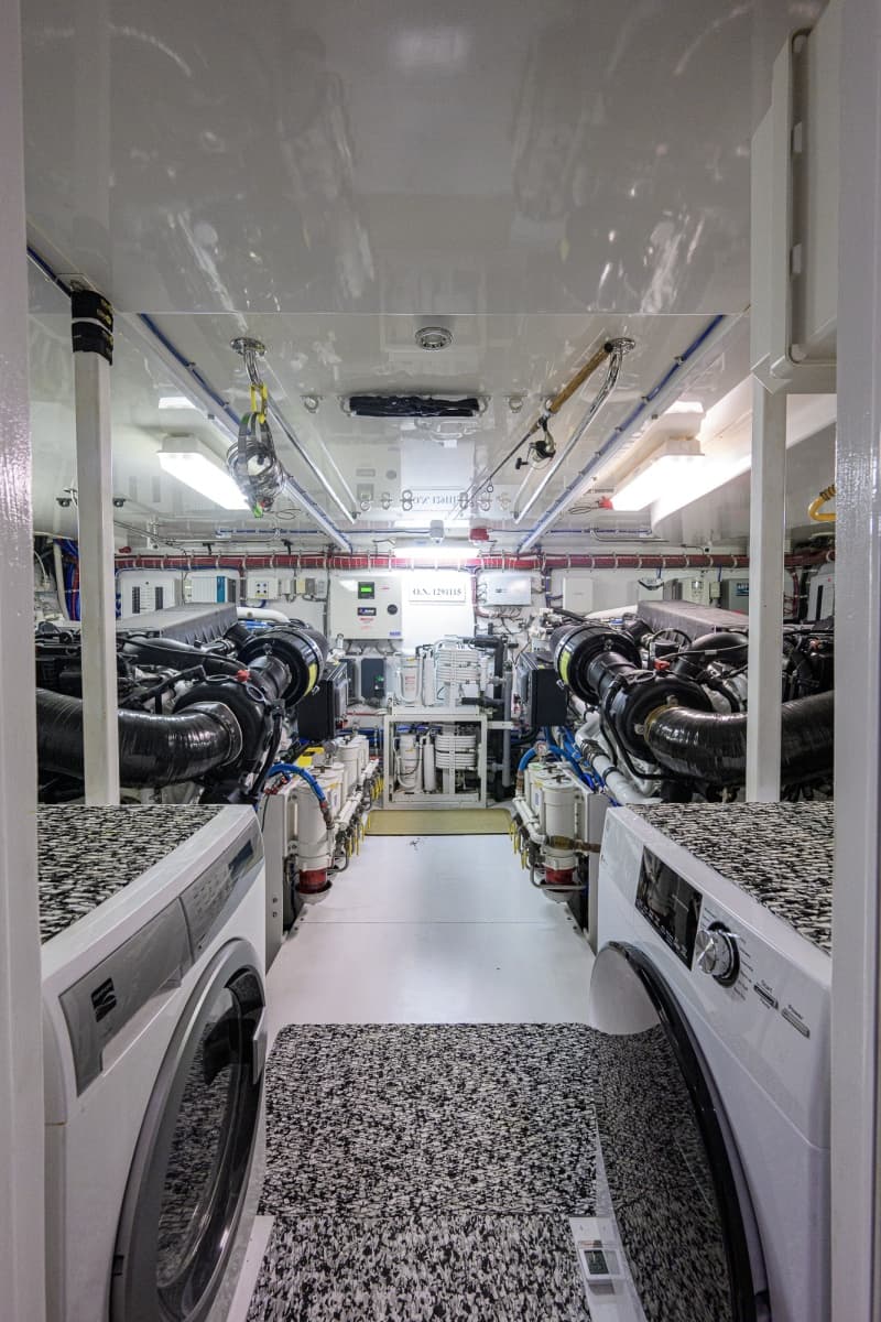 2013 Hatteras 80 Motor Yacht