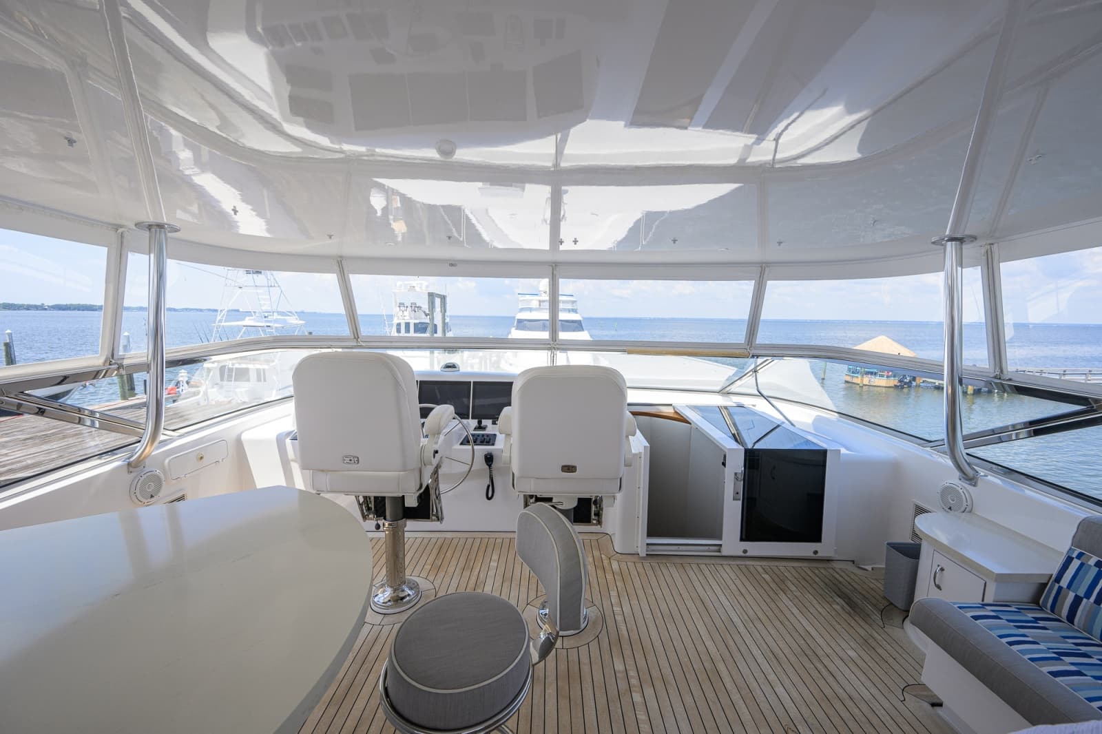 2013 Hatteras 80 Motor Yacht