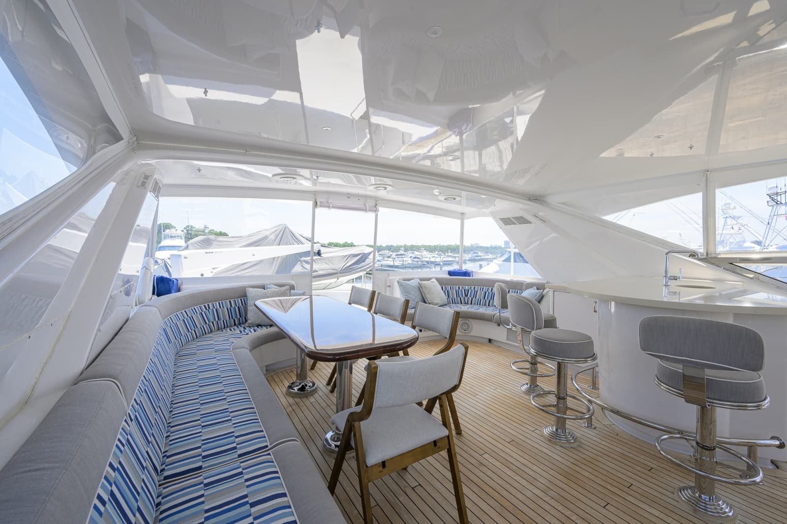 2013 Hatteras 80 Motor Yacht