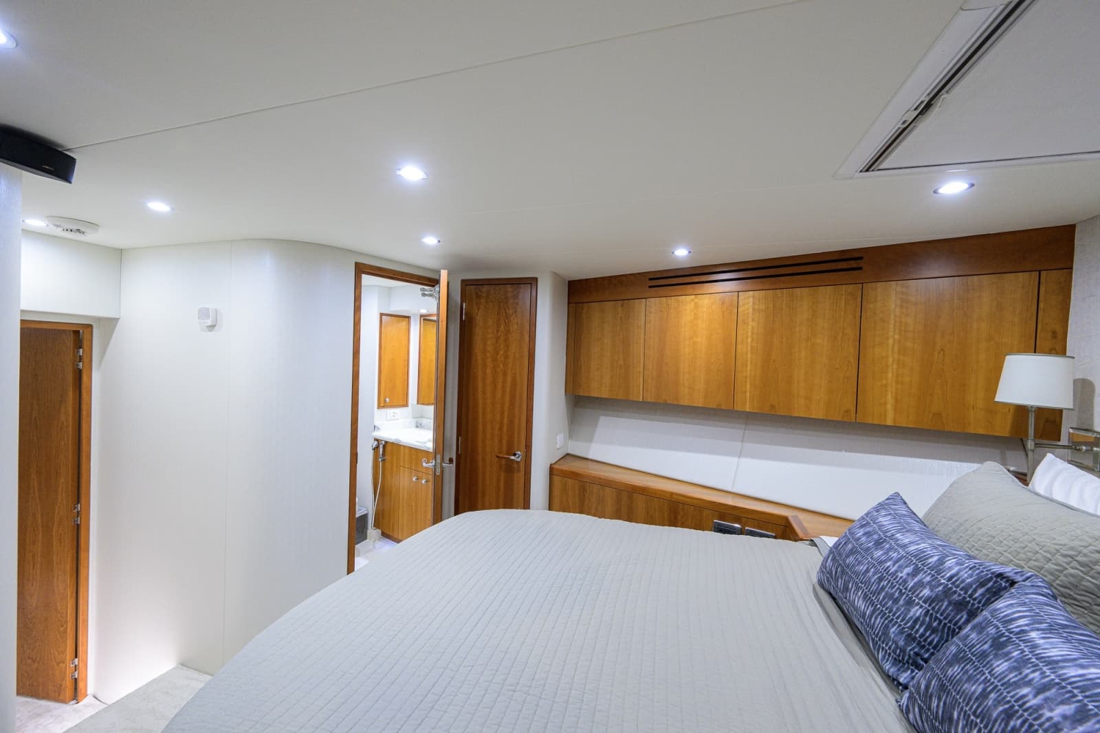 2013 Hatteras 80 Motor Yacht